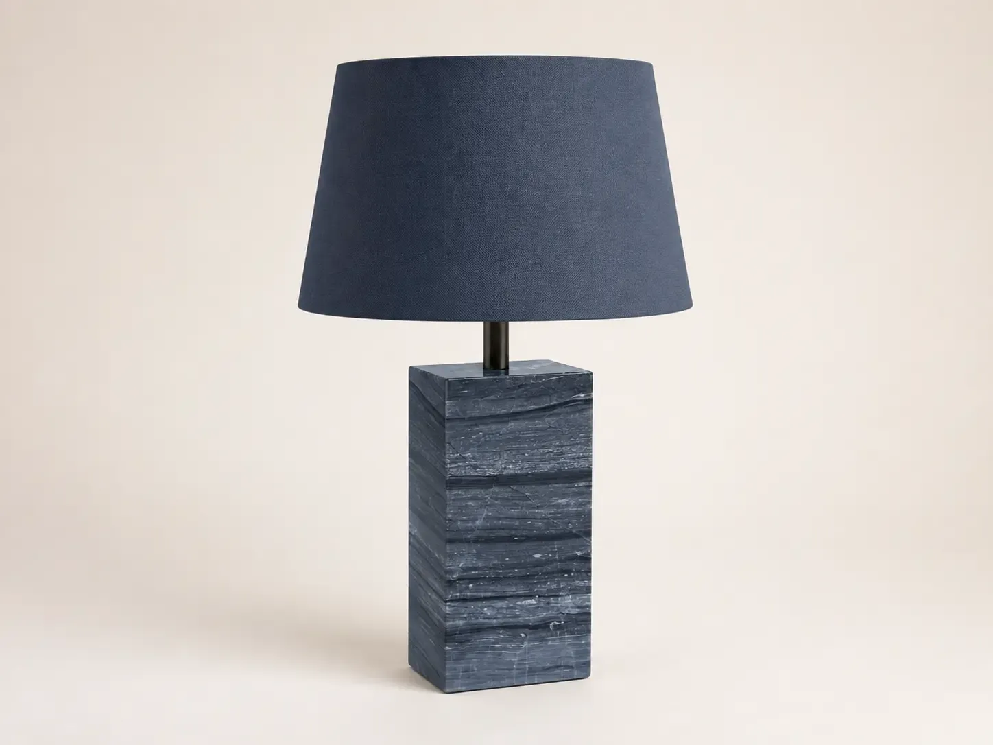 چراغ رومیزی Plinth 4
